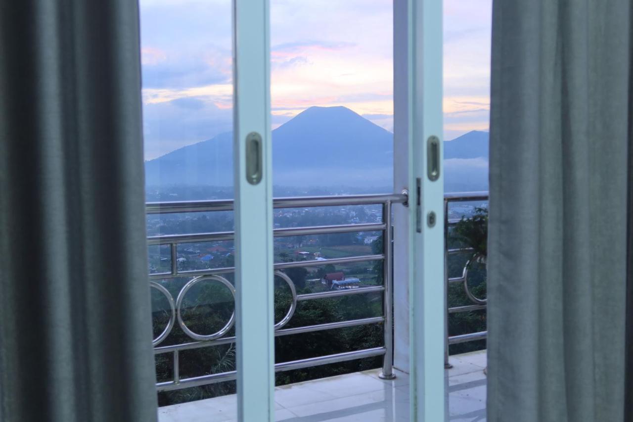 ホテル Narwastu Hills トモホン エクステリア 写真